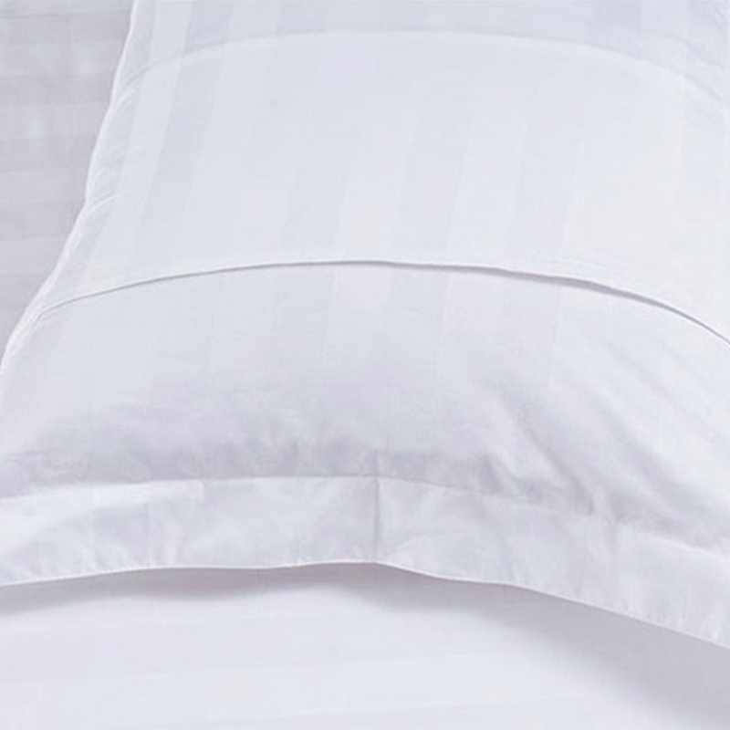What methods are used to treat the edges of a thick striped pillowcase to prevent them from coming loose or peeling?